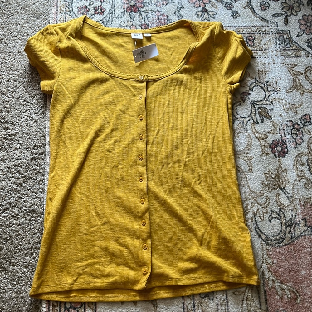 GAP button down top